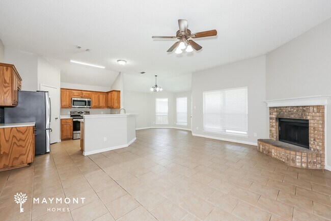 Foto del edificio - 605 Crestview Ct