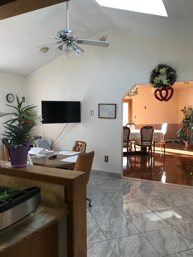 Kitchen eating room - 76 Kentview Dr