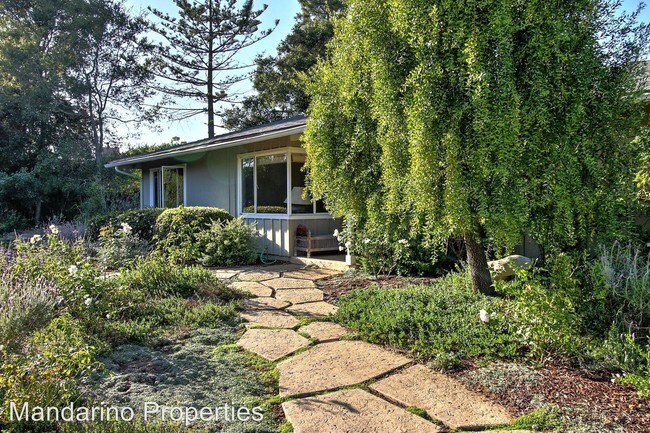 Building Photo - 3 br, 2 bath House - 830 Summit Road
