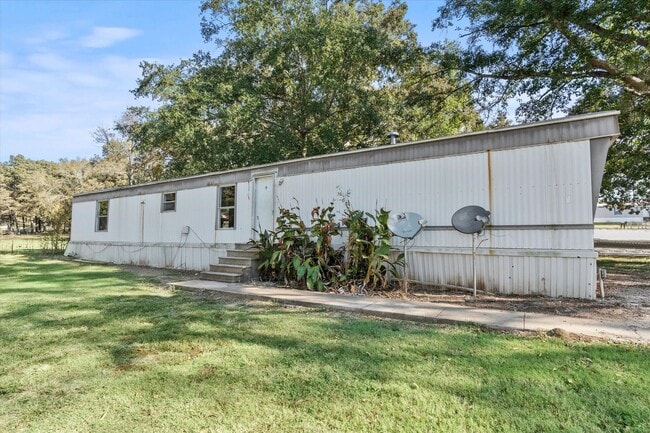 Building Photo - Beautifully Updated 3BR/2BA Trailer in Muscle Shoals – Quiet Country Living