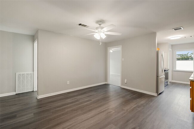 Foto del edificio - 2210 Chestnut Ln