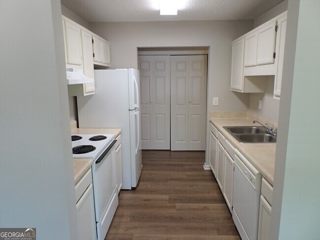Building Photo - 13 Oak Mt Dr