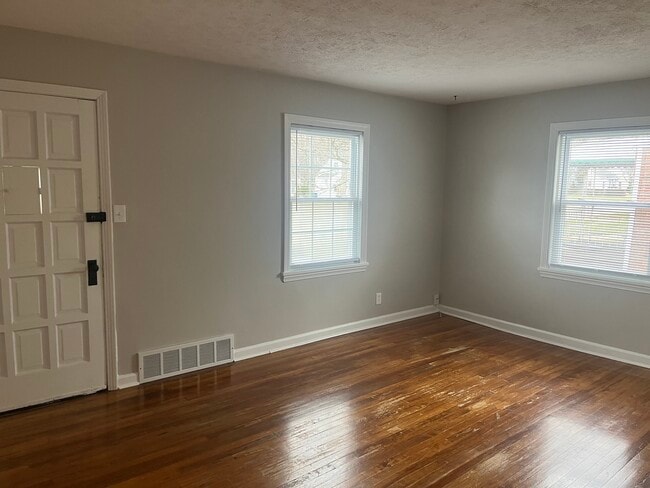 Building Photo - 673 Cedarbrook Dr
