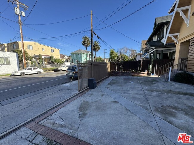 Foto del edificio - 2024 W 12th St