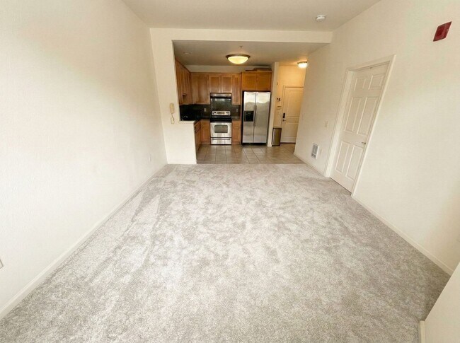 Foto del edificio - Downtown Oakland Condo w/ Parking & In Unit Laundry
