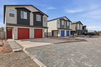 Building Photo - 2805 W Trumbull Rd