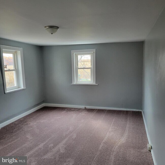 Building Photo - 2095 Hosensack Rd