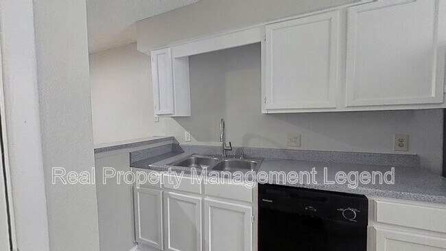 Building Photo - 8109 Silver Creek Rd