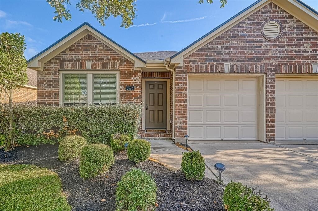 Foto principal - 5523 Stoneridge Ct
