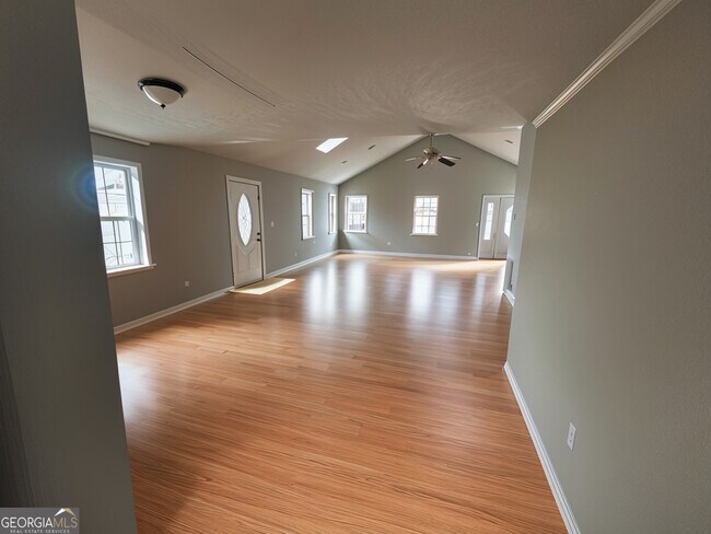 Building Photo - 270 S Myrtle Ave