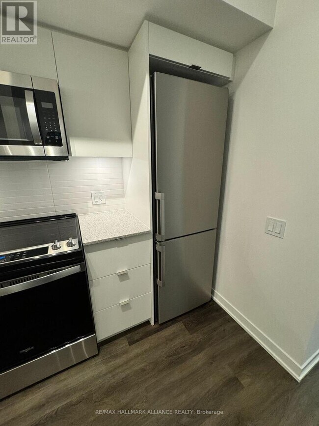 Building Photo - 500 Wilson Ave