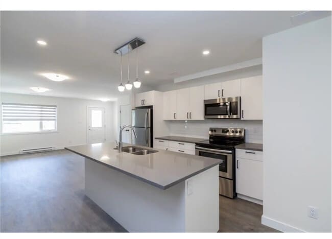 Building Photo - 69 Fermor Ave