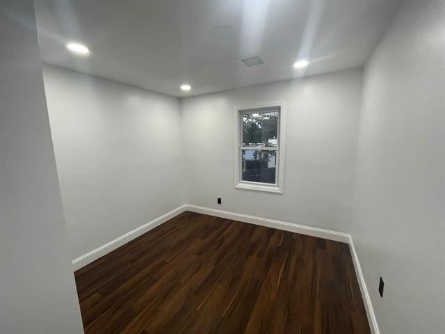 Building Photo - 48 Little St
