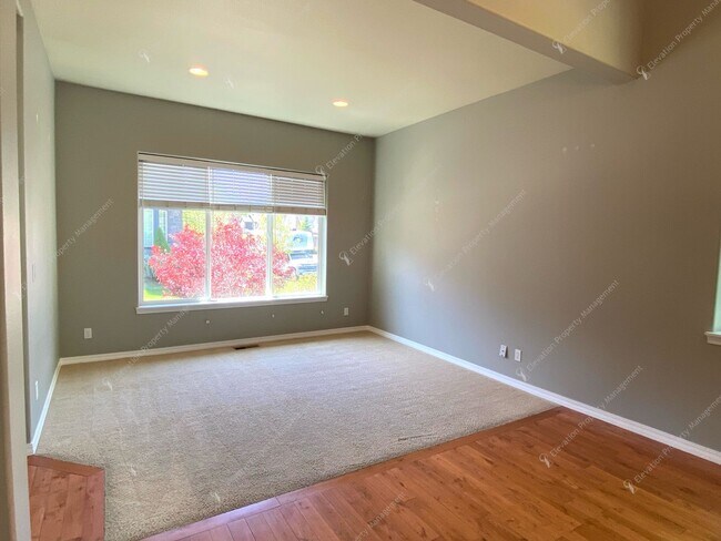 Foto del edificio - Spacious Corner Home in Prime SW Bend Location – Steps from the Deschutes River Trail