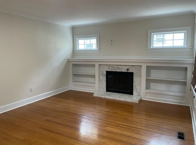 Building Photo - Knott House