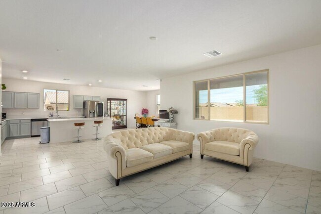 Foto del edificio - 40838 W Somers Dr