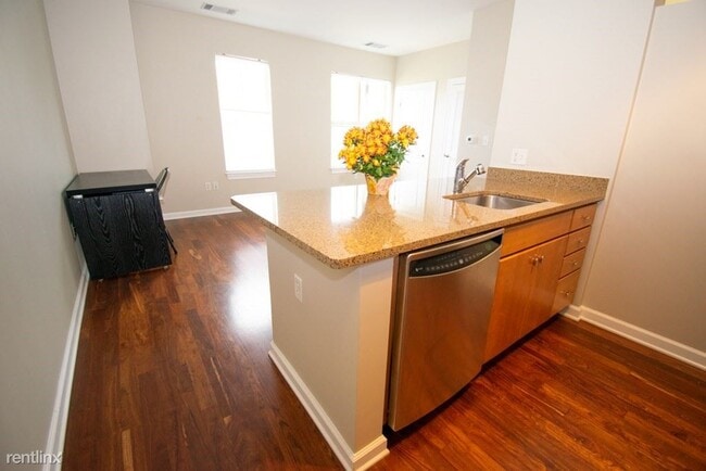 Building Photo - 1 br, 1 bath Condo - 5 Repton Cir Unit 5111