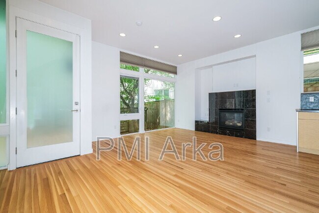 Foto del edificio - 11336 40th Ave NE
