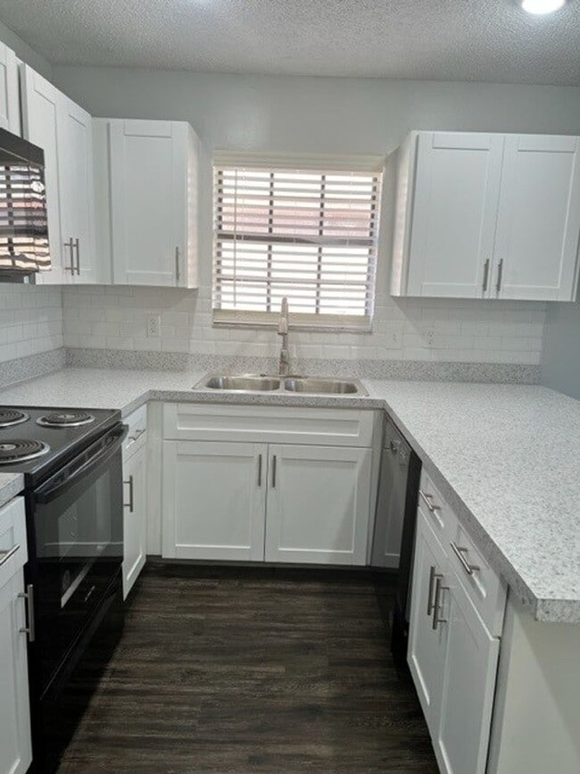 Interior Photo - Cottage Court Apartments