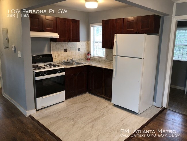 Foto del edificio - Renovated 3 Bedroom Home in Ashview Heights