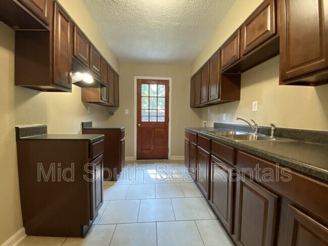 Building Photo - 3676 Skylark Dr