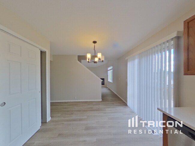 Foto del edificio - 8439 Shadow Run Ln