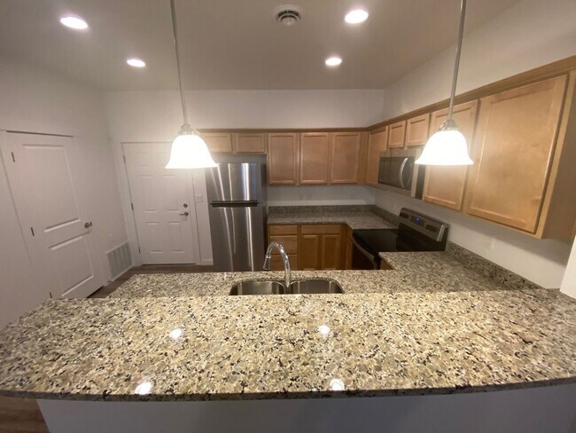 Foto del edificio - 11249 Gabrielle~Centrally Located Townhome...