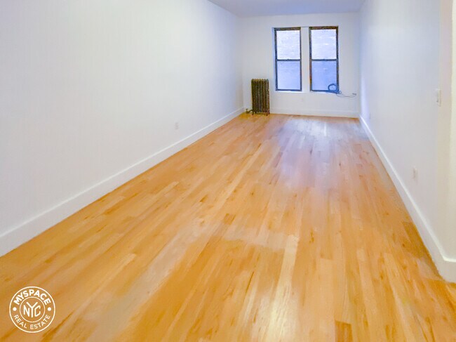 Building Photo - 2025 Regent Pl