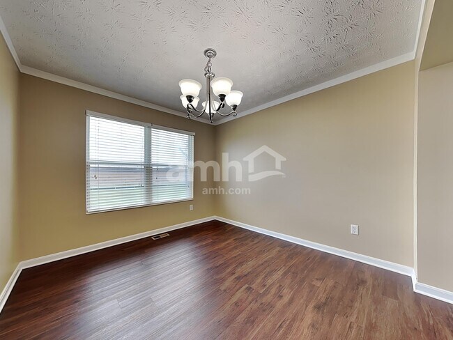 Foto del edificio - 1745 Hunters Ridge Dr