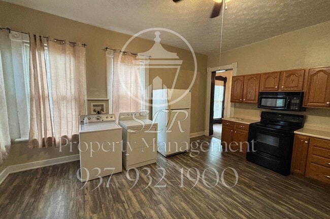 Building Photo - 227 James St