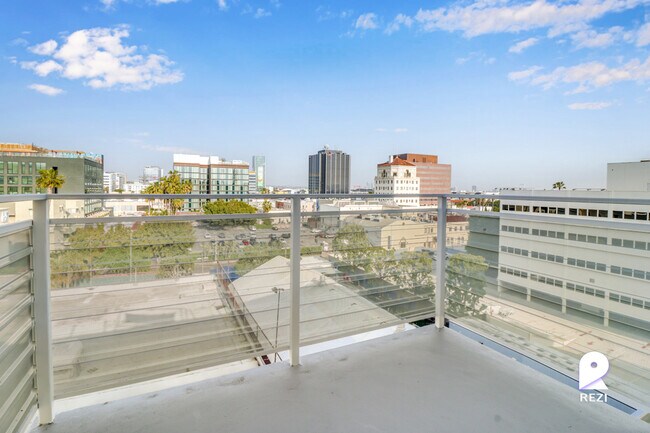 Building Photo - 1530 Cassil Pl