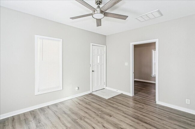 Building Photo - Charming Updated 2 Bedroom Home in Rose Hill. Rent To Own Available!