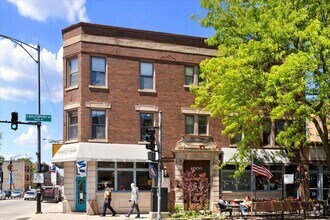 Building Photo - 4000 N Southport Ave
