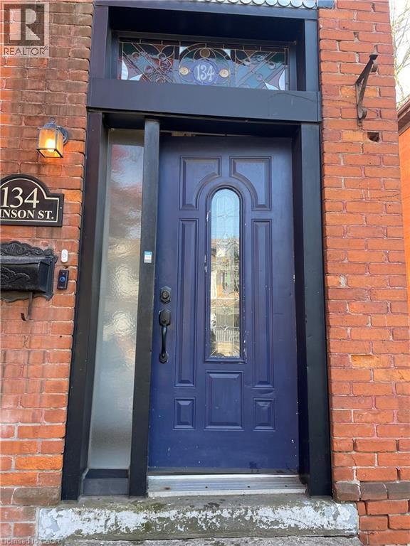 Building Photo - 134 Stinson St