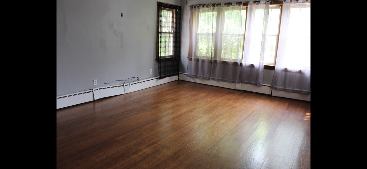 Foto principal - 1828 Elmwood Ave