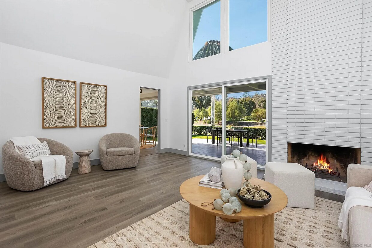 Foto principal - STUNNING HOME WITH GOLF COURSE VIEW IN WHI...