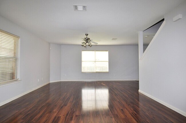 Foto del edificio - Spacious 3-2.5-2 in North Ft Worth, desira...