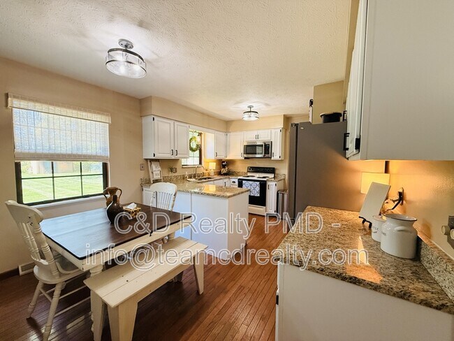 Building Photo - 8462 Glenbrook Dr