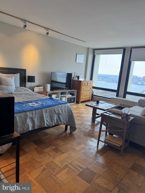 Building Photo - 200 Locust St