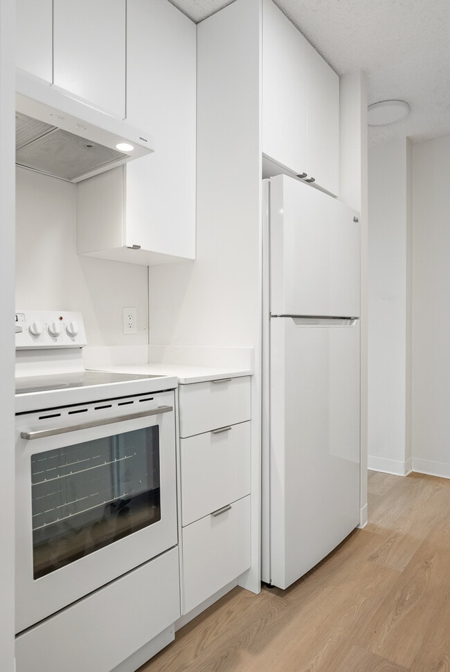 kitchen - Metro Pointe Burnaby