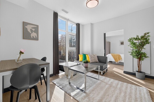 Living & Dining - 308 King