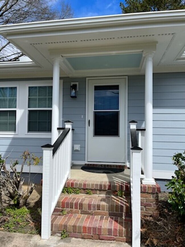Foto del edificio - Beautifully Totally Remodeled 3Br 2Ba in G...