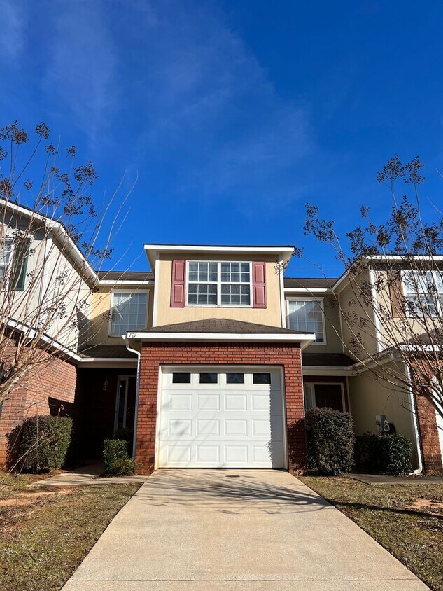 Available NOW 121 S. springview Drive Townhome Rentals in Enterprise