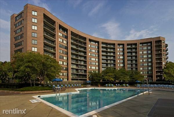 Foto del edificio - 1501 Crystal Dr