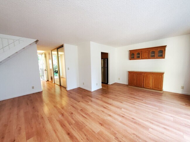Foto del edificio - 3 br, 2.5 bath House - 3025 Kaiser Dr. Unit F
