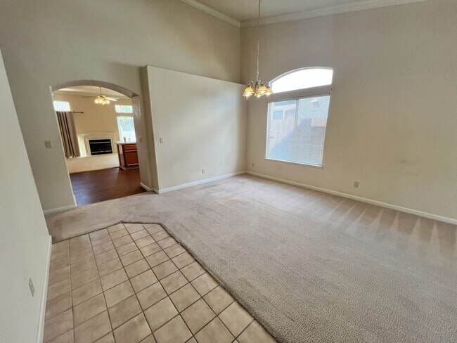 Foto del edificio - Cozy 4 Bed 2 Bath Home in Elk Grove