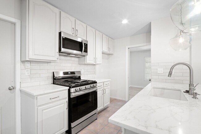Building Photo - 4134 Hunting Path