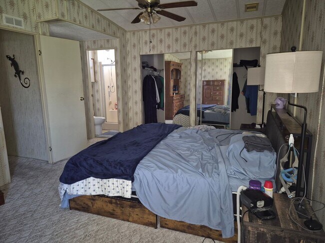 Foto del edificio - 904 Redbud Rd