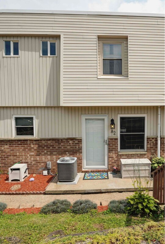 Foto principal - 123 Oakwood Rd