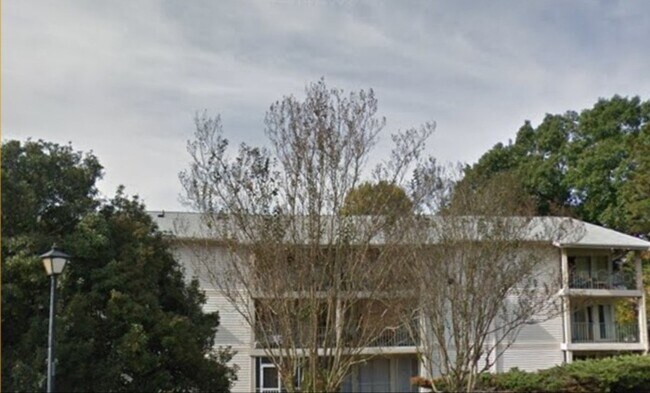 Foto del edificio - 1208 Broad River Rd
